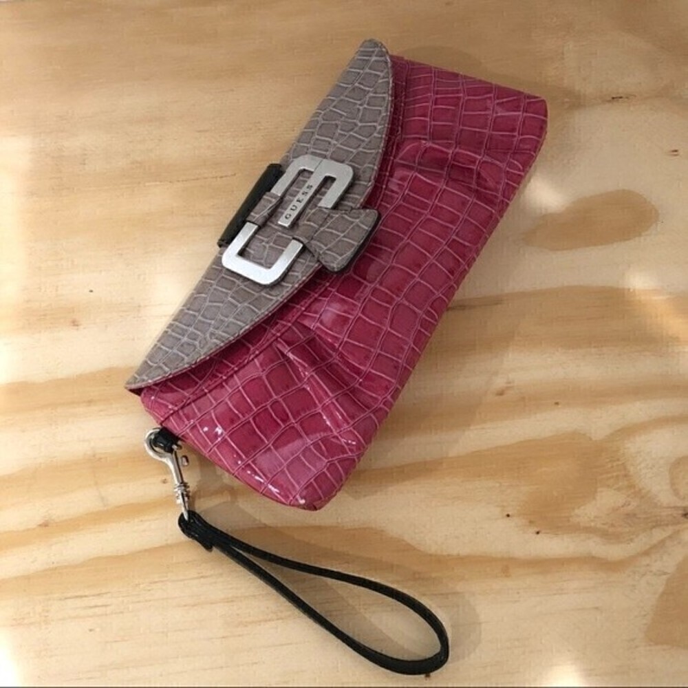 Guess Wristlet color‎ gray and pink patent leather - Picture 7 of 10